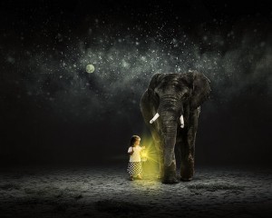Leuchtkraft-Photography-by-Christine-Ellger-elephant-moon-girl-light